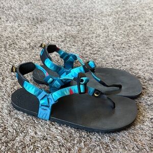 LUNA brand minimal running sandals, women’s size 8, Perfect condition